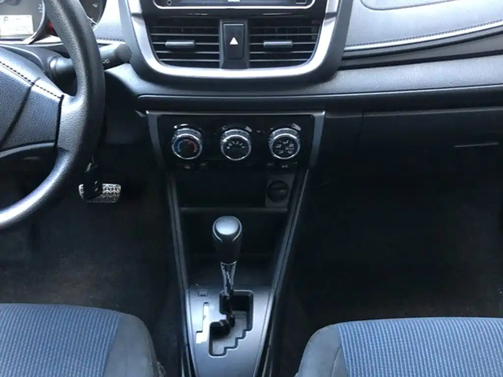 Toyota Yaris L 2018 — фото 10