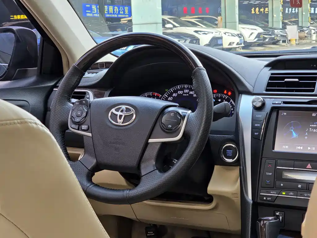 Toyota Camry 2016 — фото 13