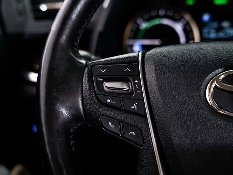 Toyota Alphard 2020 — фото 30
