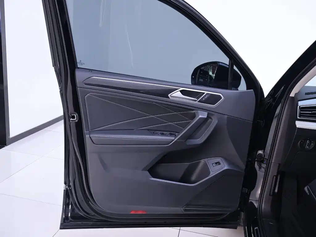 Volkswagen Tiguan L 2025 — фото 18