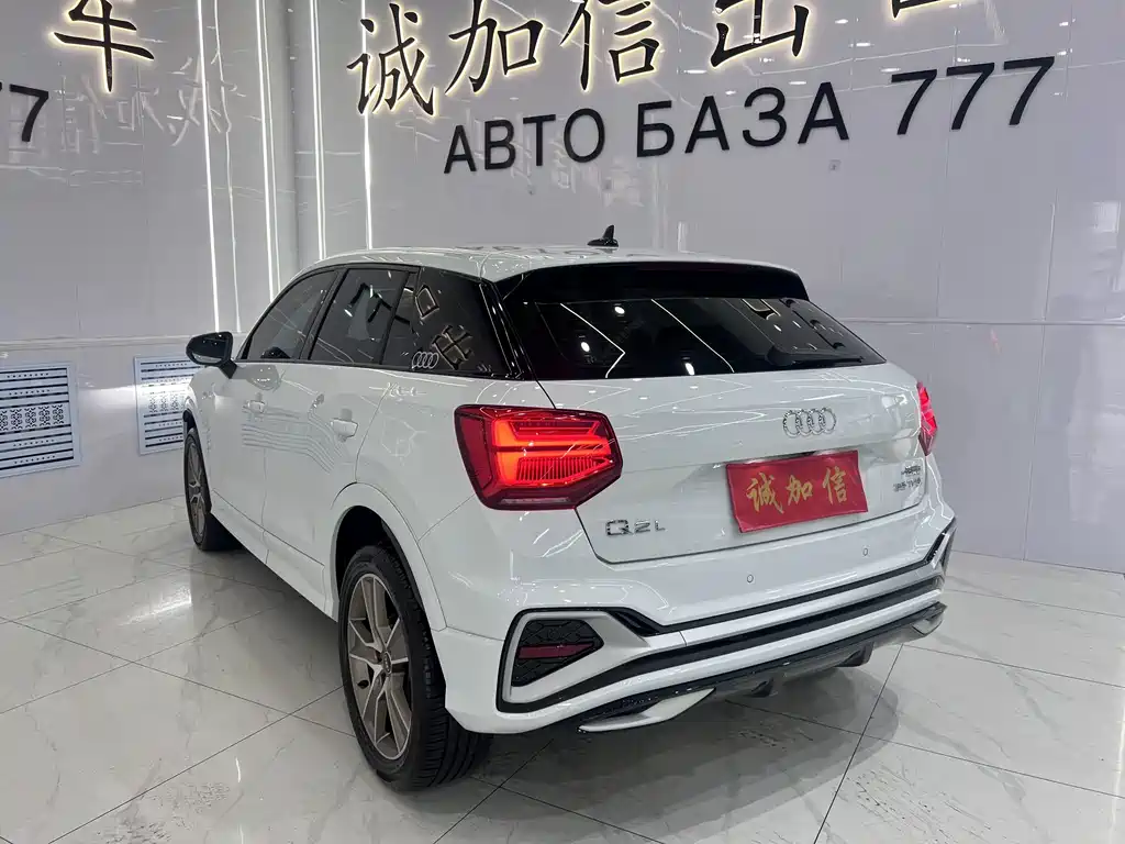 Audi Q2L 2023