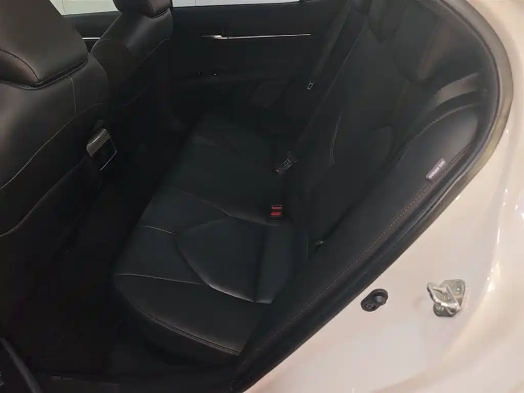 Toyota Camry 2020 — фото 17