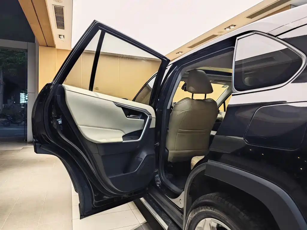 Toyota RAV4 2020 — фото 20
