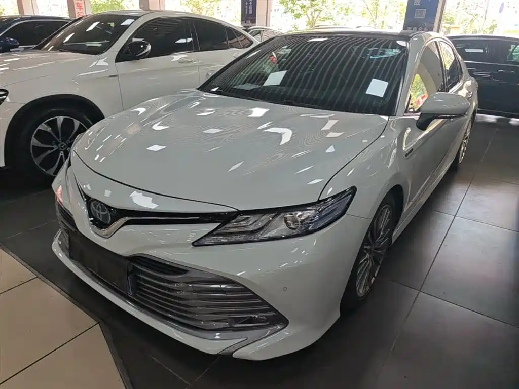 Toyota Camry 2020 — фото 1
