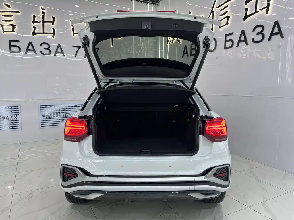 Audi Q2L 2023 — фото 15