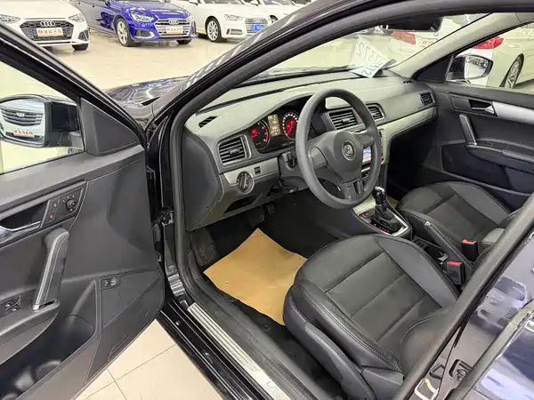 Volkswagen Lavida 2013