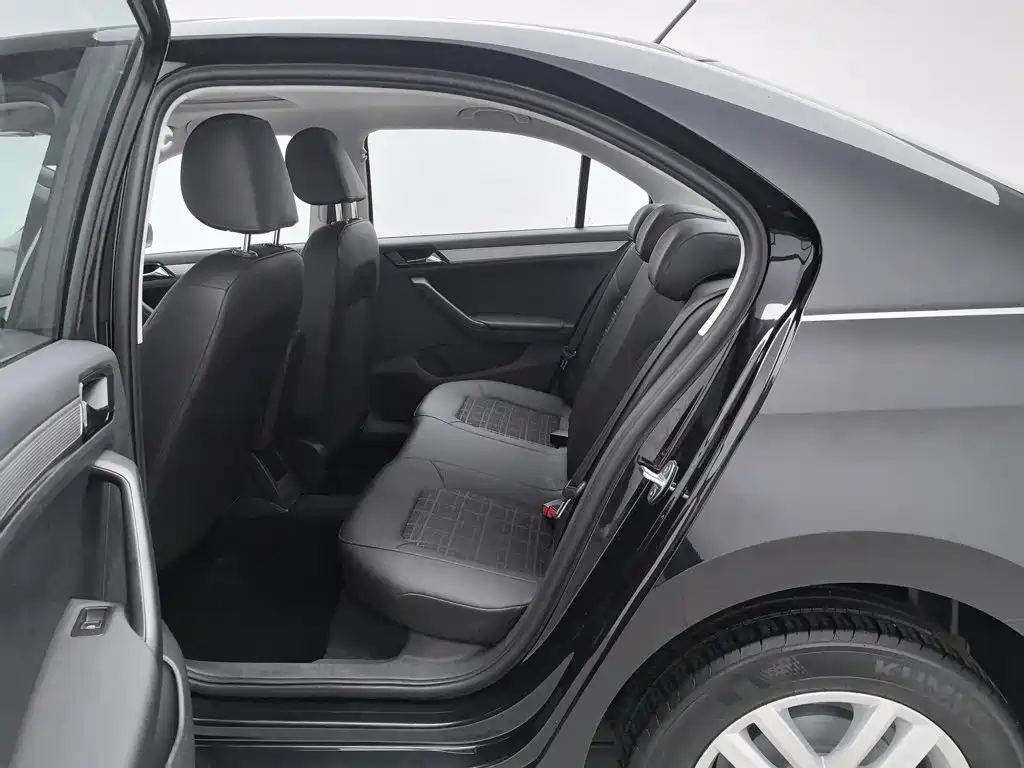 Volkswagen Jetta 2018 — фото 15