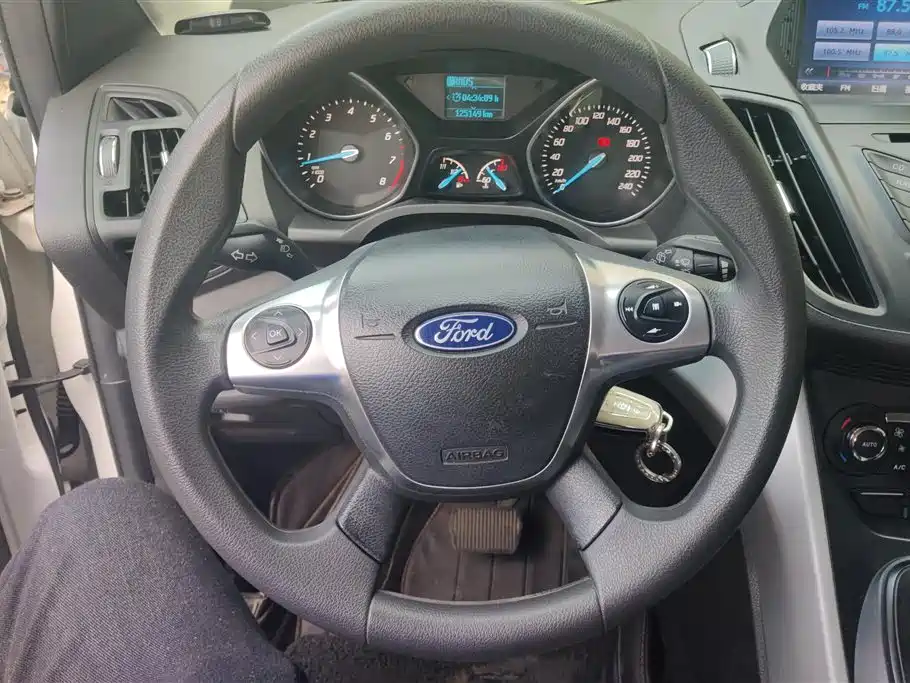 Ford Kuga 2015 — фото 15