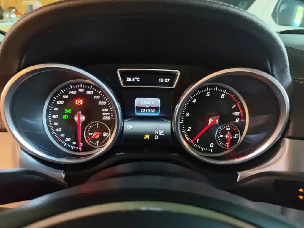 Mercedes-Benz GLE 2015 — фото 12