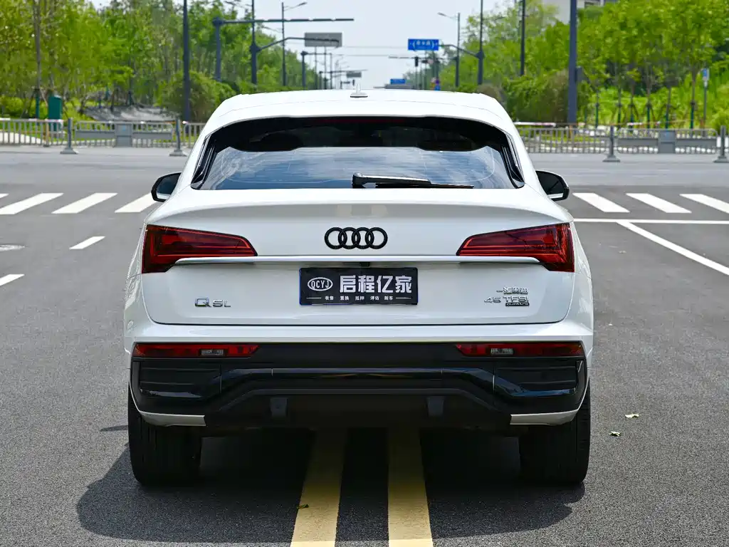 Audi Q5L Sportback 2021 — фото 17