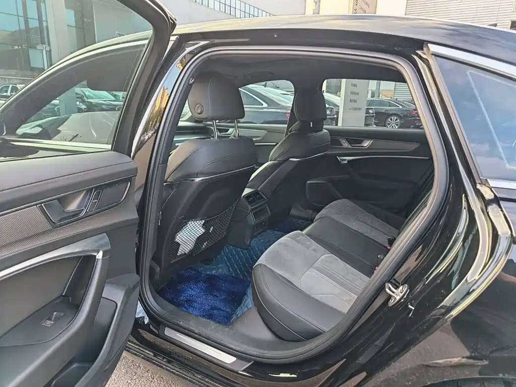 Audi A6L 2022
