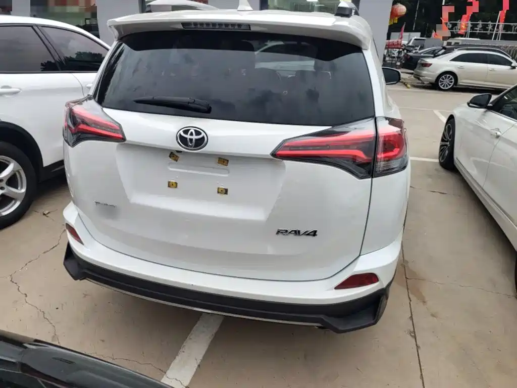 Toyota RAV4 2018 — фото 6