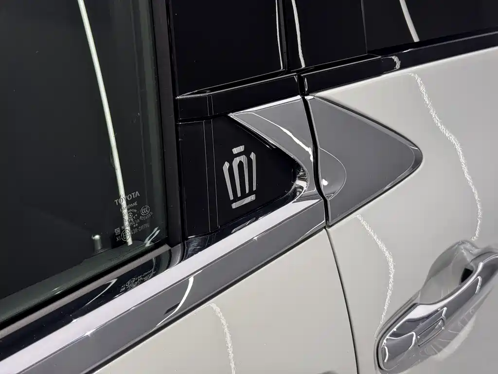 Toyota Vellfire 2024 — фото 11