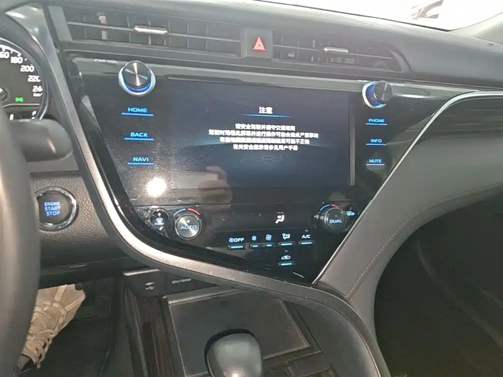 Toyota Camry 2019 — фото 13