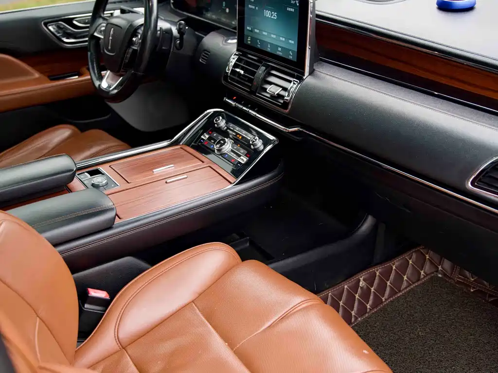 Lincoln Navigator 2019 — фото 11