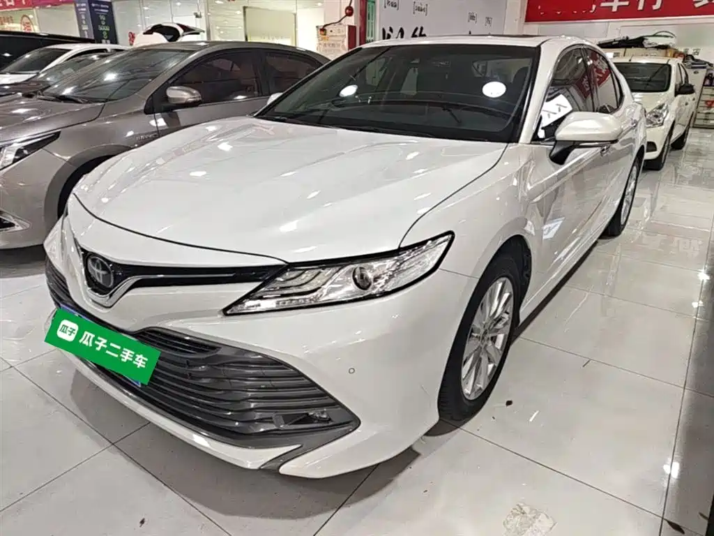 Toyota Camry 2019 — фото 2
