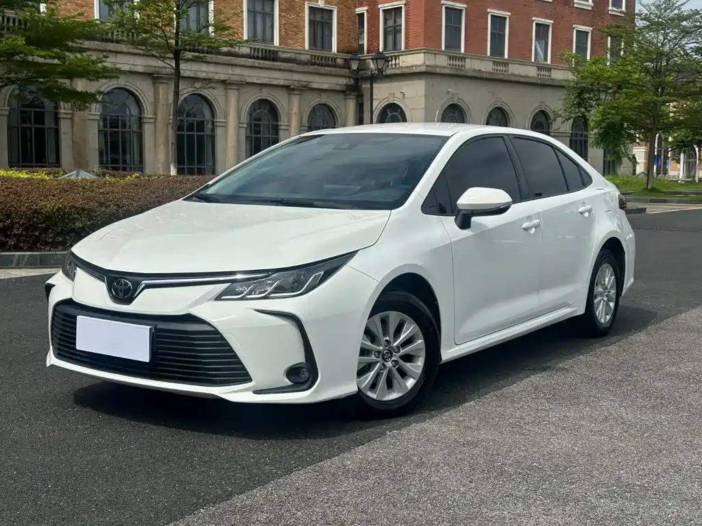 Toyota Corolla 2022 — фото 1