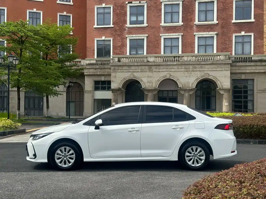 Toyota Corolla 2022 — фото 12