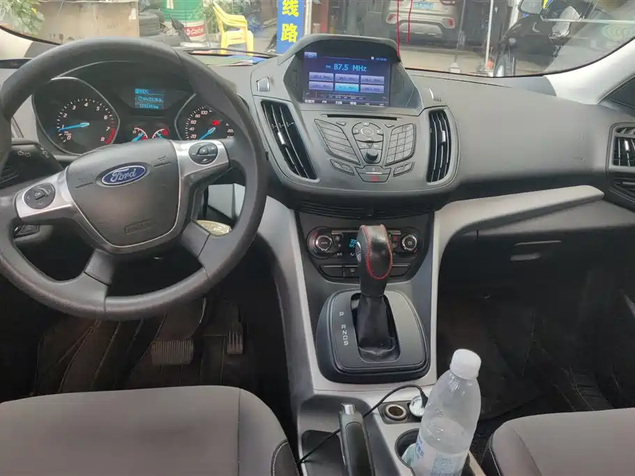 Ford Kuga 2015 — фото 12