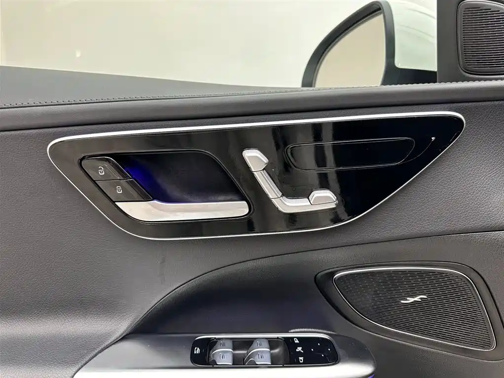 Mercedes-Benz C-Class 2024 — фото 15