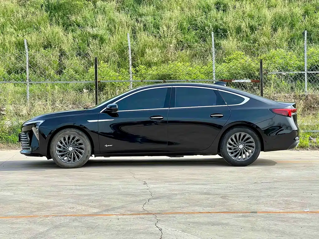 Buick LaCrosse 2025 — фото 3