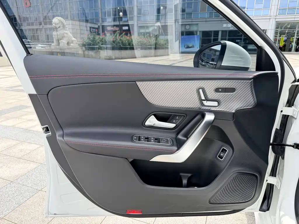 Mercedes-Benz A-Class 2025 — фото 9