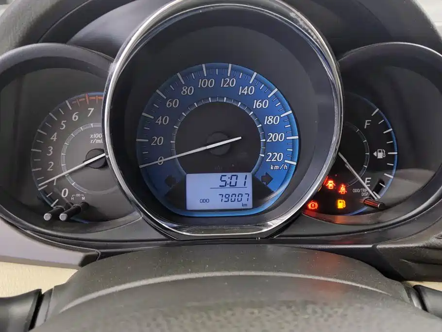 Toyota Yaris L 2014 — фото 14