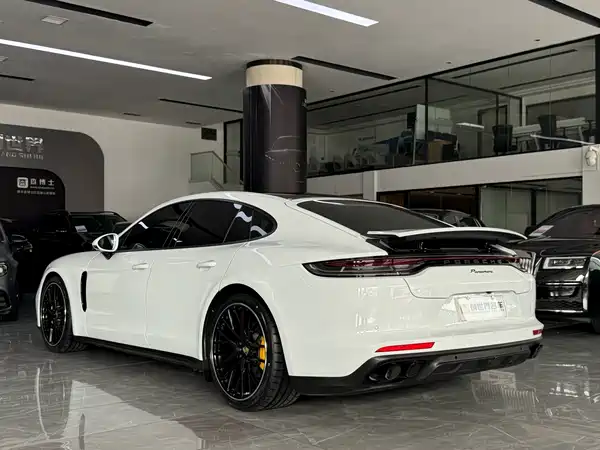Porsche Panamera 2023