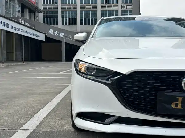 Mazda 3 Axela 2022