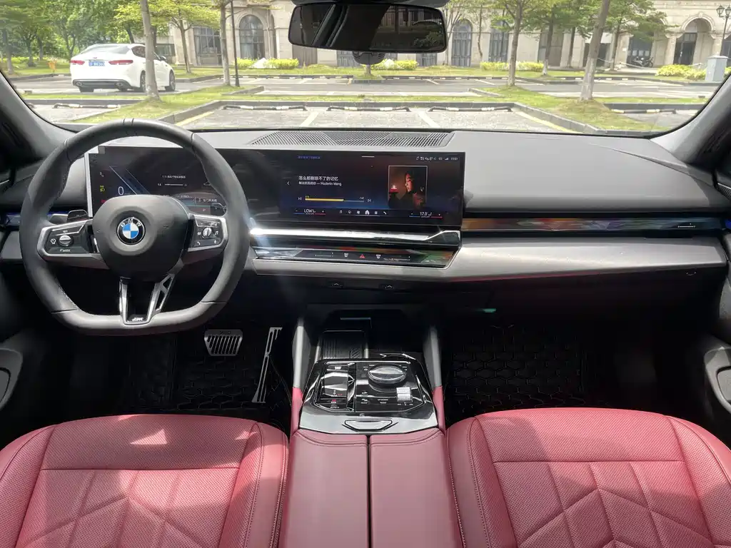 BMW 5 Series 2025 — фото 17
