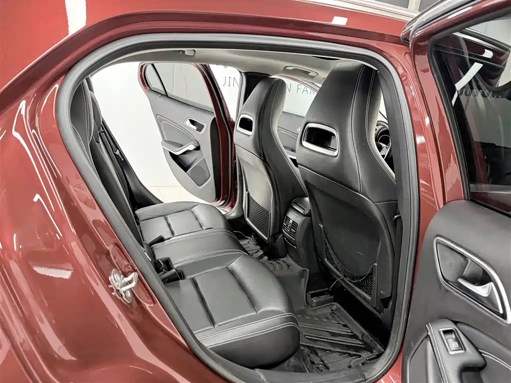 Mercedes-Benz GLA 2018 — фото 14