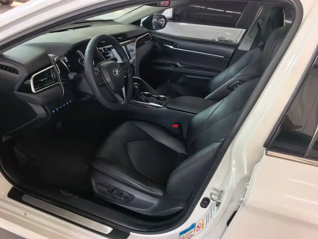 Toyota Camry 2019 — фото 15
