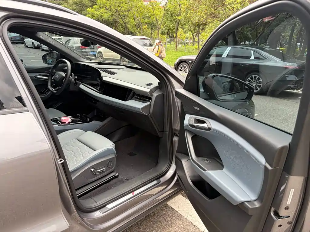 Audi Q6L E-Tron 2025 — фото 26