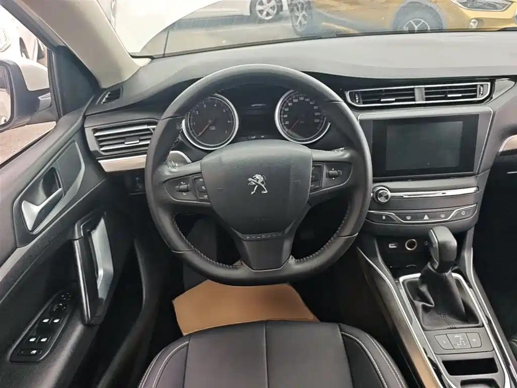 Peugeot 408 2017 — фото 11