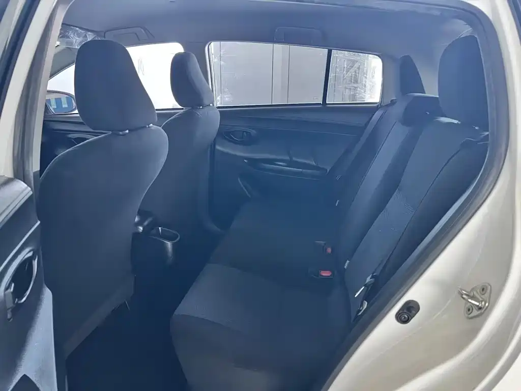 Toyota Yaris L 2019 — фото 10