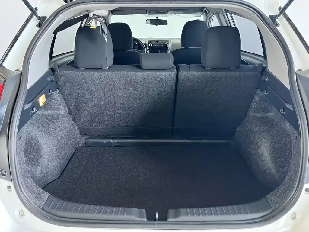 Toyota Yaris L 2019 — фото 17
