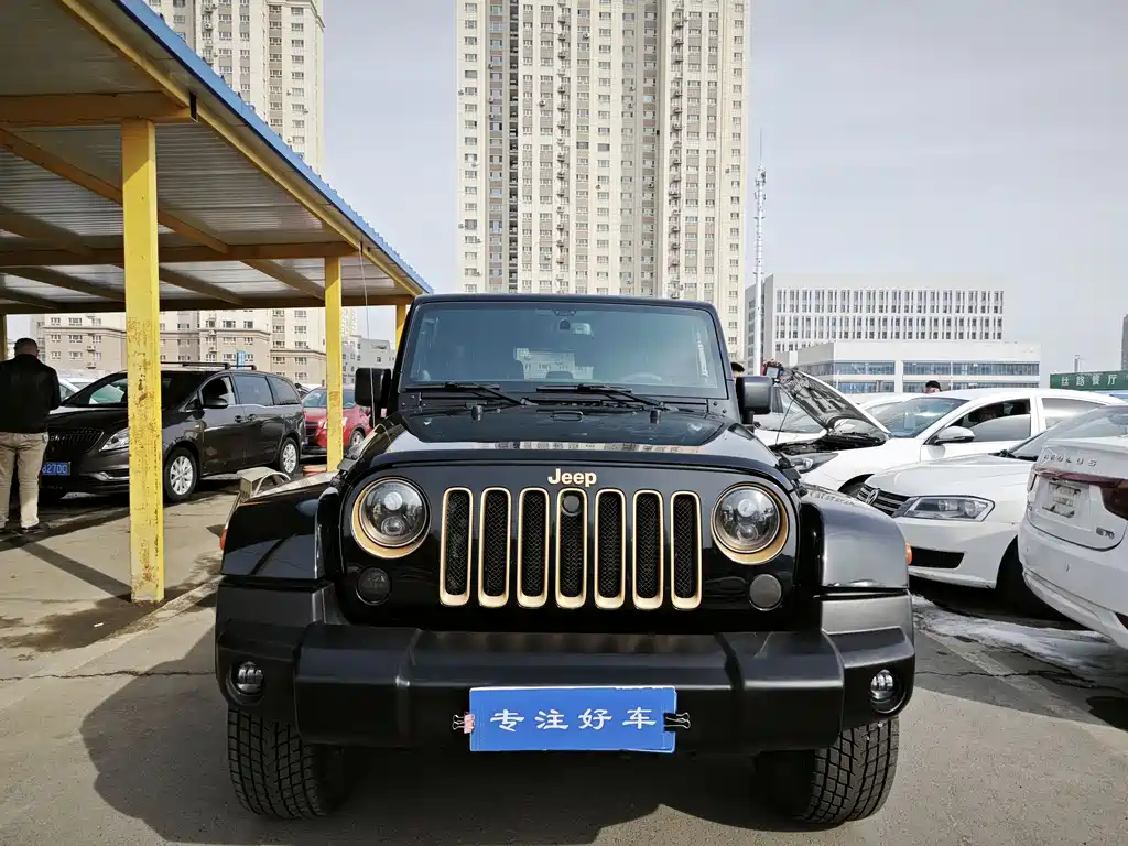 Jeep Wrangler 2015 — фото 2