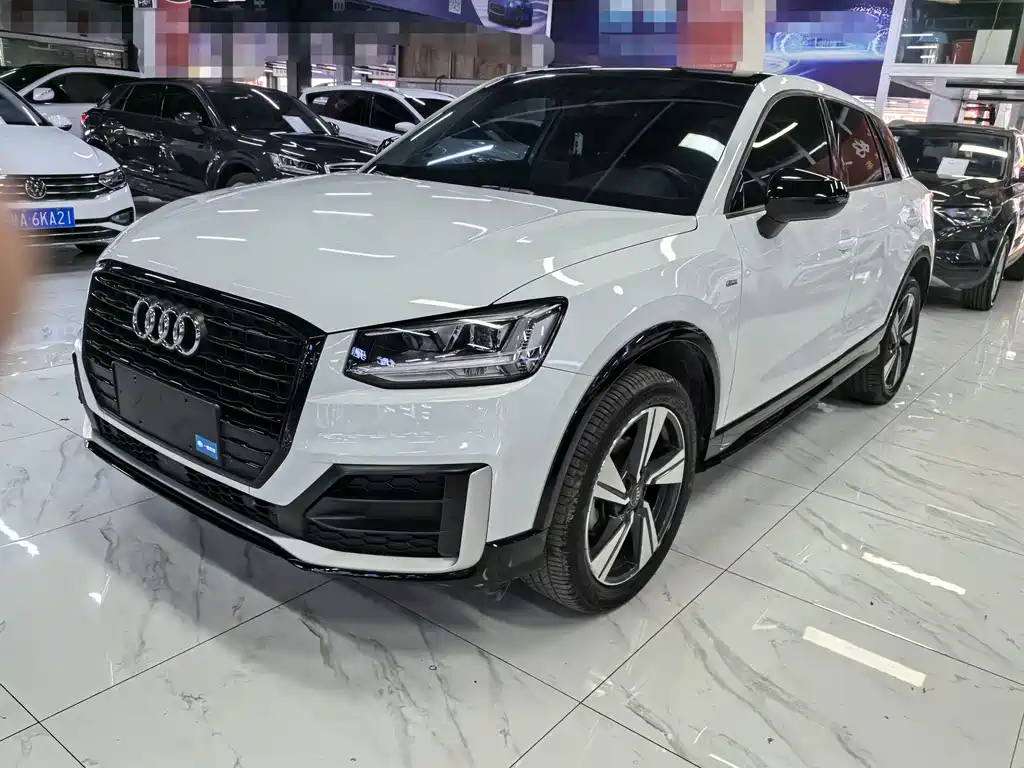 Audi Q2L 2020 — фото 1