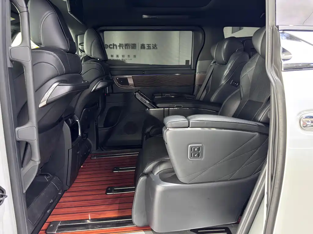 Toyota Alphard 2024 — фото 19