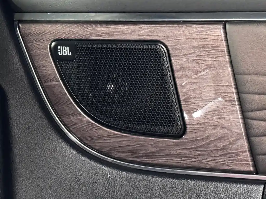Toyota Alphard 2024 — фото 18