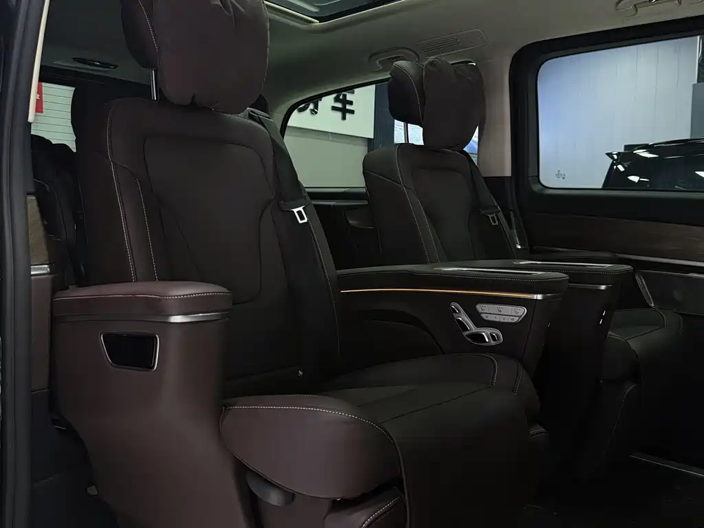 Mercedes-Benz V-Class 2024 — фото 12