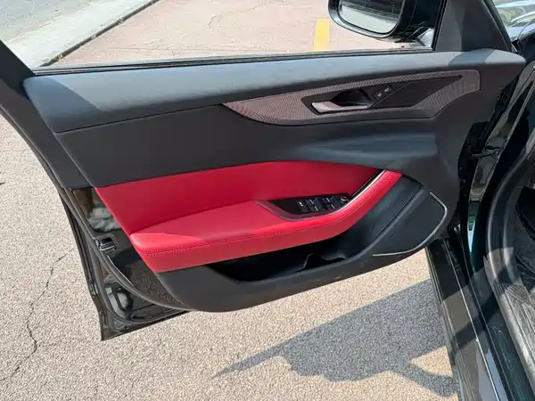 Jaguar XEL 2023