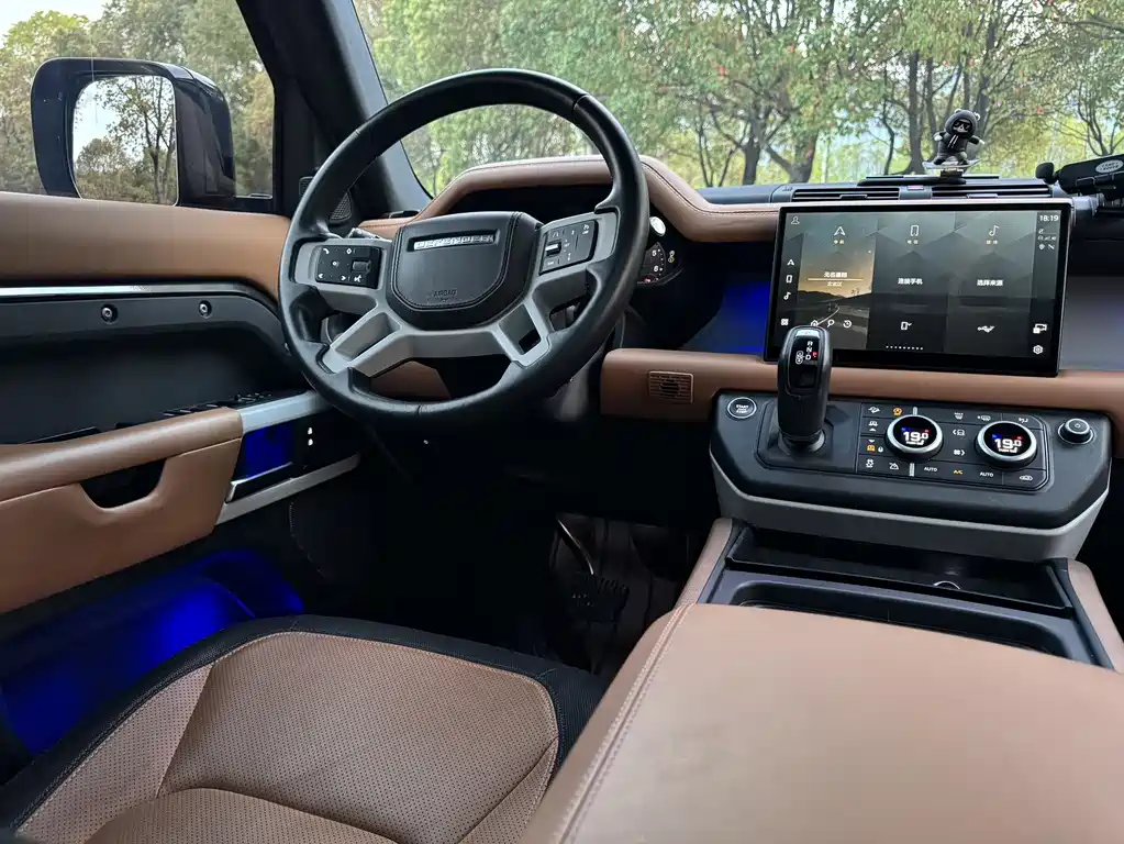 Land Rover Defender 2023 — фото 9