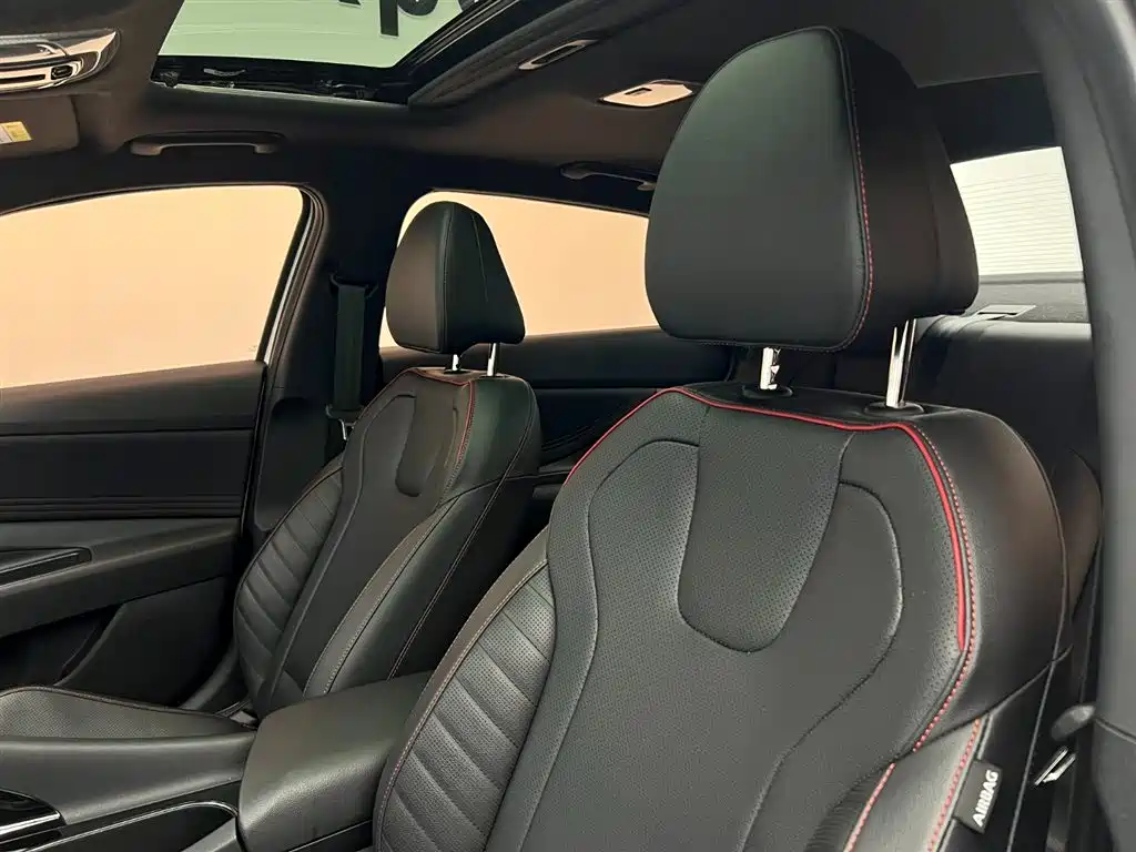 Hyundai Elantra 2023 — фото 19