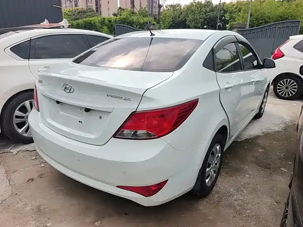 Hyundai Accent 2014