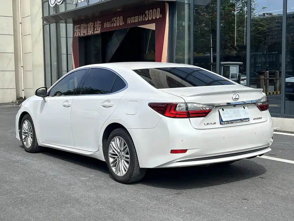 Lexus ES 2016 — фото 2