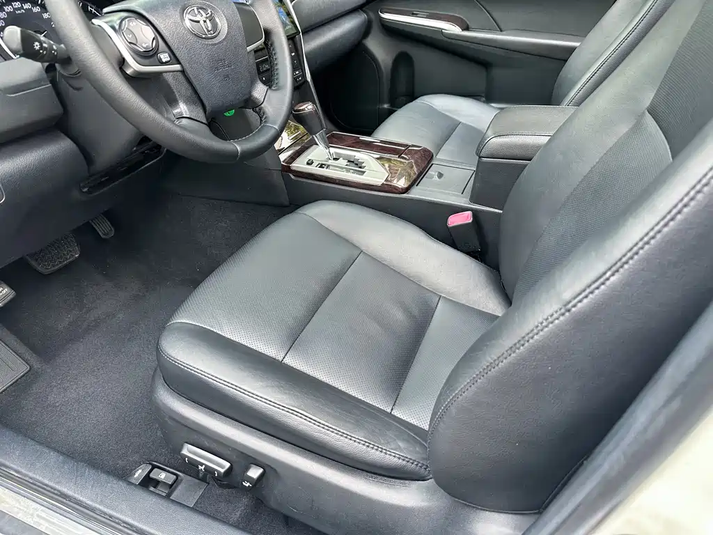 Toyota Camry 2015 — фото 12
