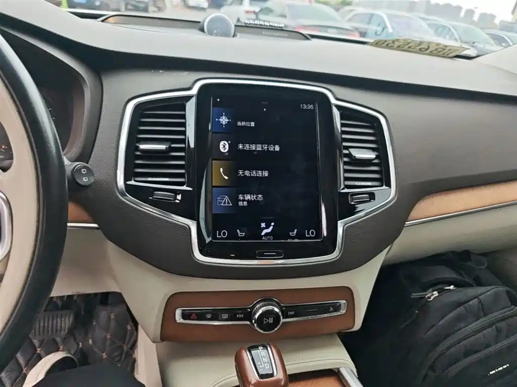 Volvo XC90 2015 — фото 13