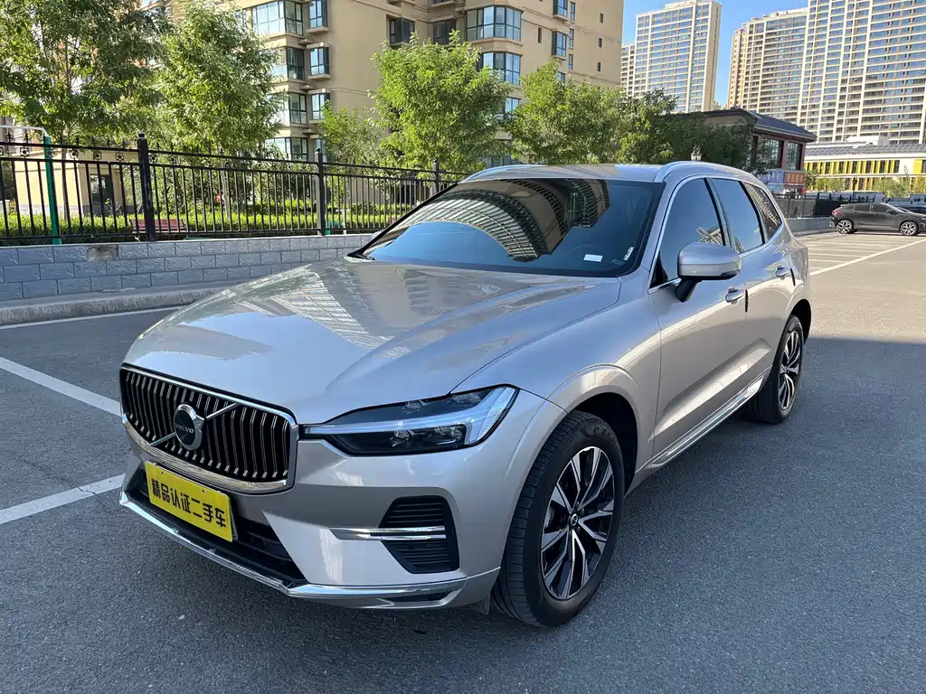 Volvo XC60 2024 — фото 1