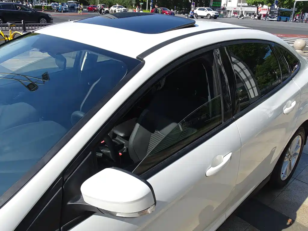 Ford Focus 2015 — фото 15